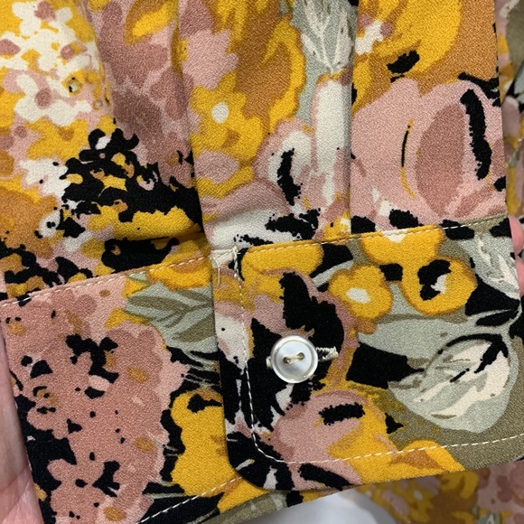 D&CO Women’s Black Multi-Floral Long Sleeve Button Down Shirt - Picture 3 of 7